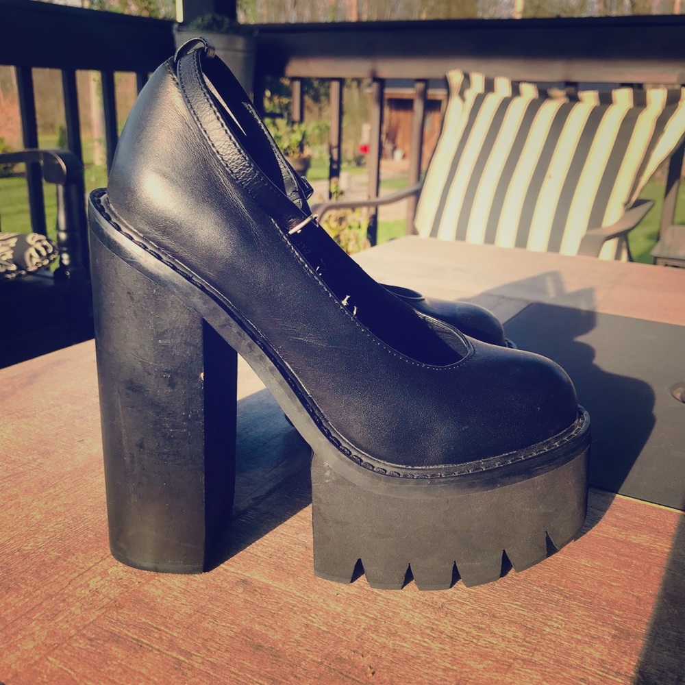Jeffrey Campbell scully 2 platform shoes